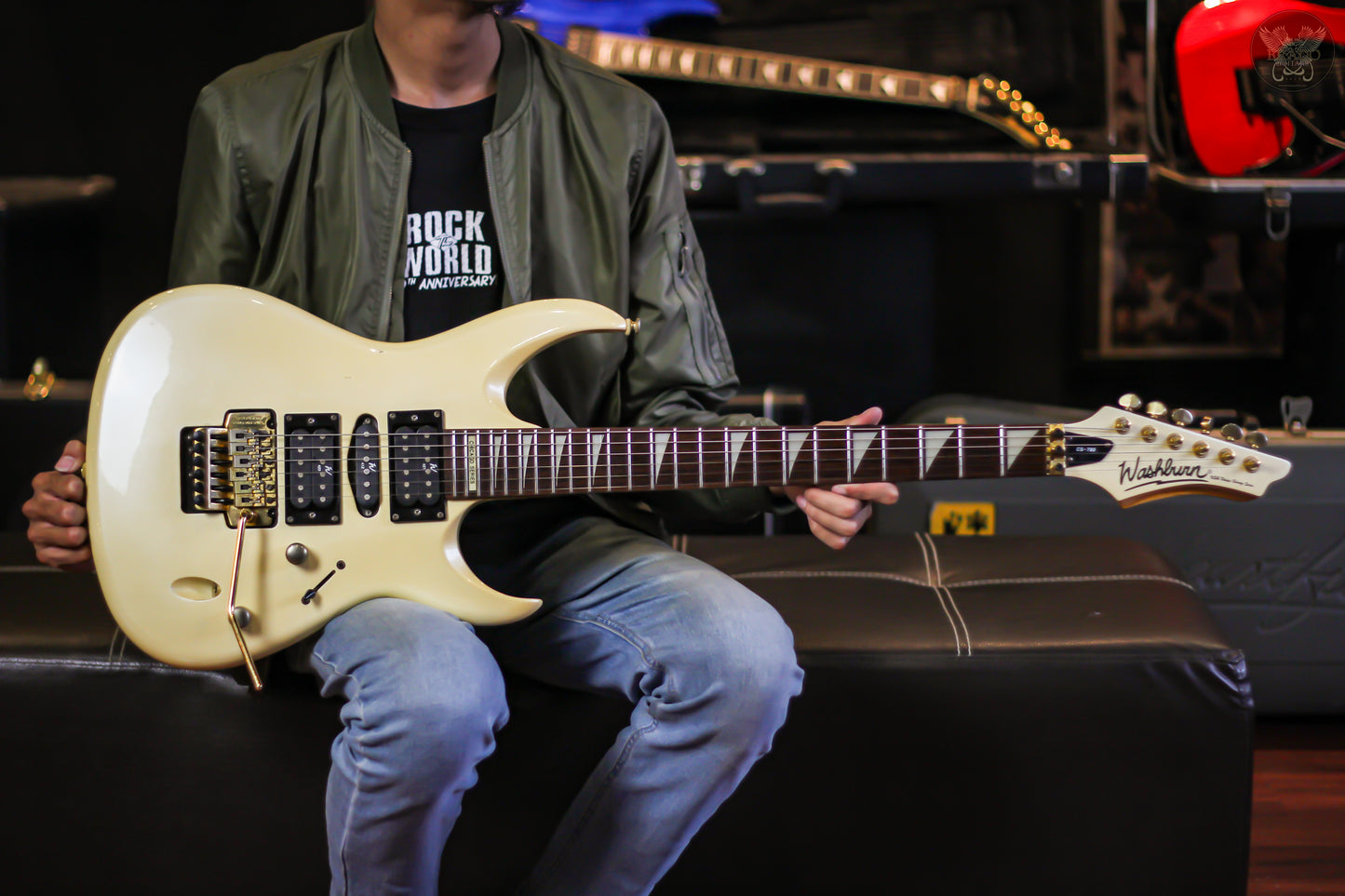 1999 WASHBURN CS-780 CHICAGO SERIES PEARL WHITE w WASHBURN ORIGINAL HARDCASE MADE IN KOREA (USED)
