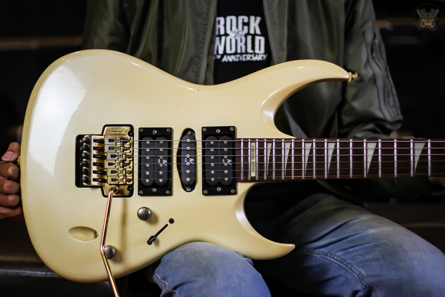 1999 WASHBURN CS-780 CHICAGO SERIES PEARL WHITE w WASHBURN ORIGINAL HARDCASE MADE IN KOREA (USED)
