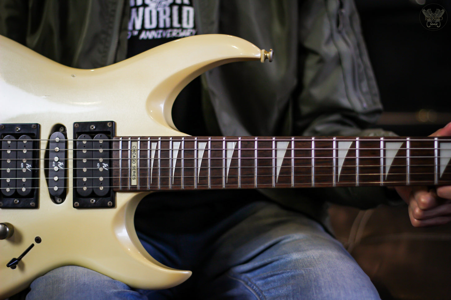1999 WASHBURN CS-780 CHICAGO SERIES PEARL WHITE w WASHBURN ORIGINAL HARDCASE MADE IN KOREA (USED)