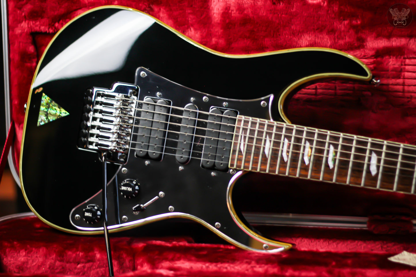 2005 IBANEZ PRESTIGE UNIVERSE UV777P STEVE VAI SIGNATURE GUITAR w IBANEZ PRESTIGE OHSC MADE IN JAPAN (MINT)