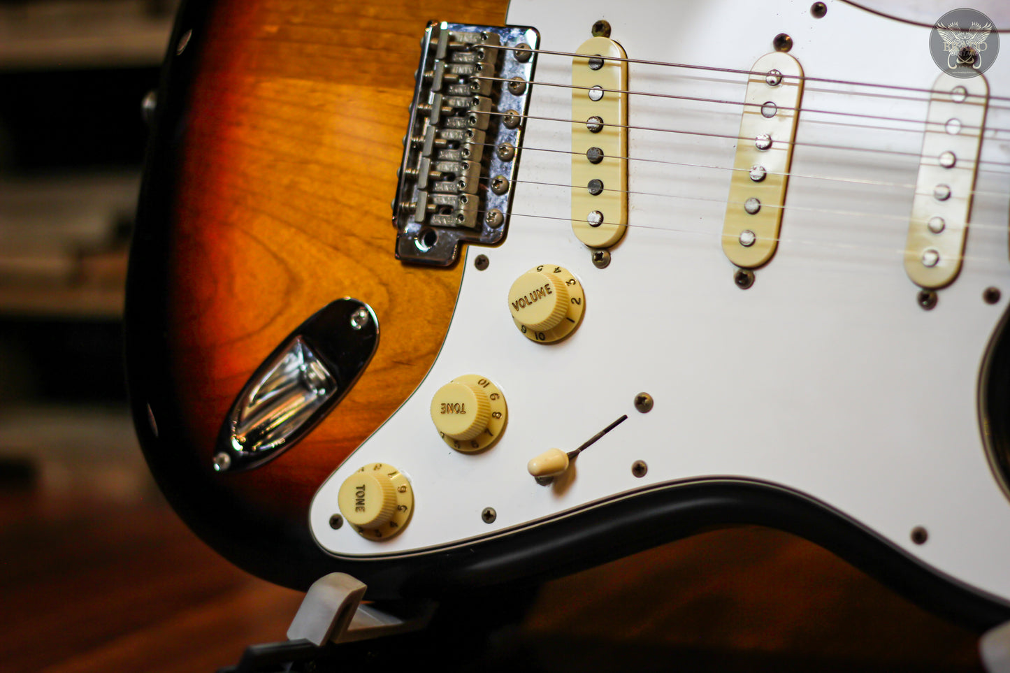 2022 FENDER JIMI HENDRIX STRATOCASTER® 3-TONE SUNBURST MADE IN MEXICO (USED)