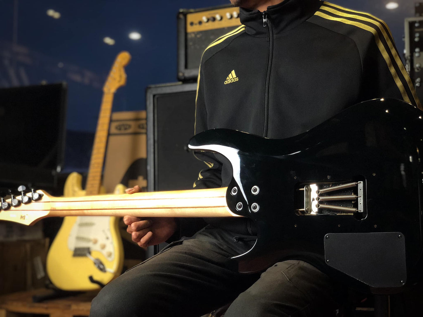 CRAFTSMAN EG95 ELECTRIC GUITAR (MINT)