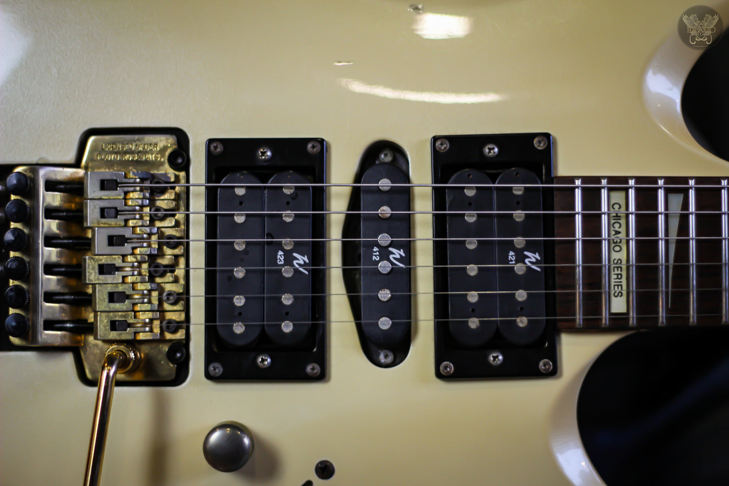 1999 WASHBURN CS-780 CHICAGO SERIES PEARL WHITE w WASHBURN ORIGINAL HARDCASE MADE IN KOREA (USED)