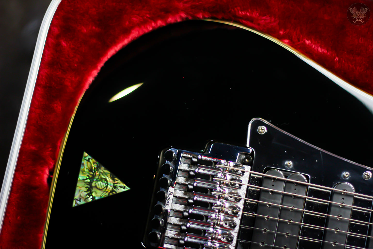 2005 IBANEZ PRESTIGE UNIVERSE UV777P STEVE VAI SIGNATURE GUITAR w IBANEZ PRESTIGE OHSC MADE IN JAPAN (MINT)