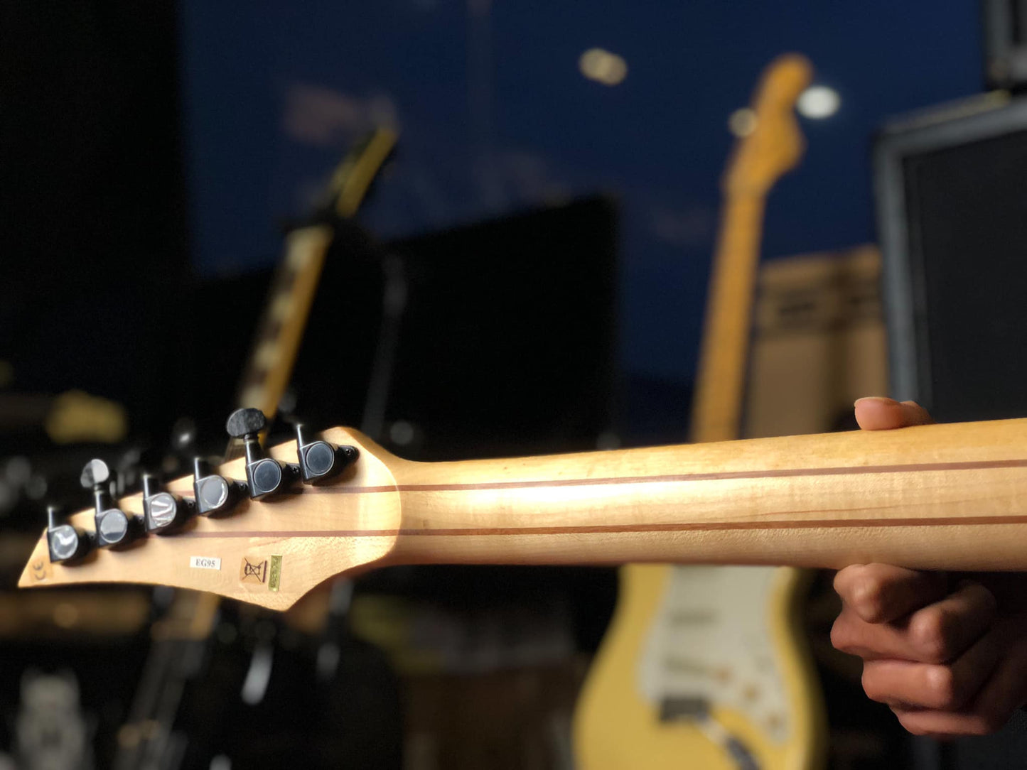 CRAFTSMAN EG95 ELECTRIC GUITAR (MINT)