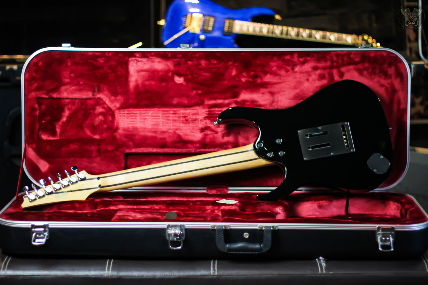 2005 IBANEZ PRESTIGE UNIVERSE UV777P STEVE VAI SIGNATURE GUITAR w IBANEZ PRESTIGE OHSC MADE IN JAPAN (MINT)