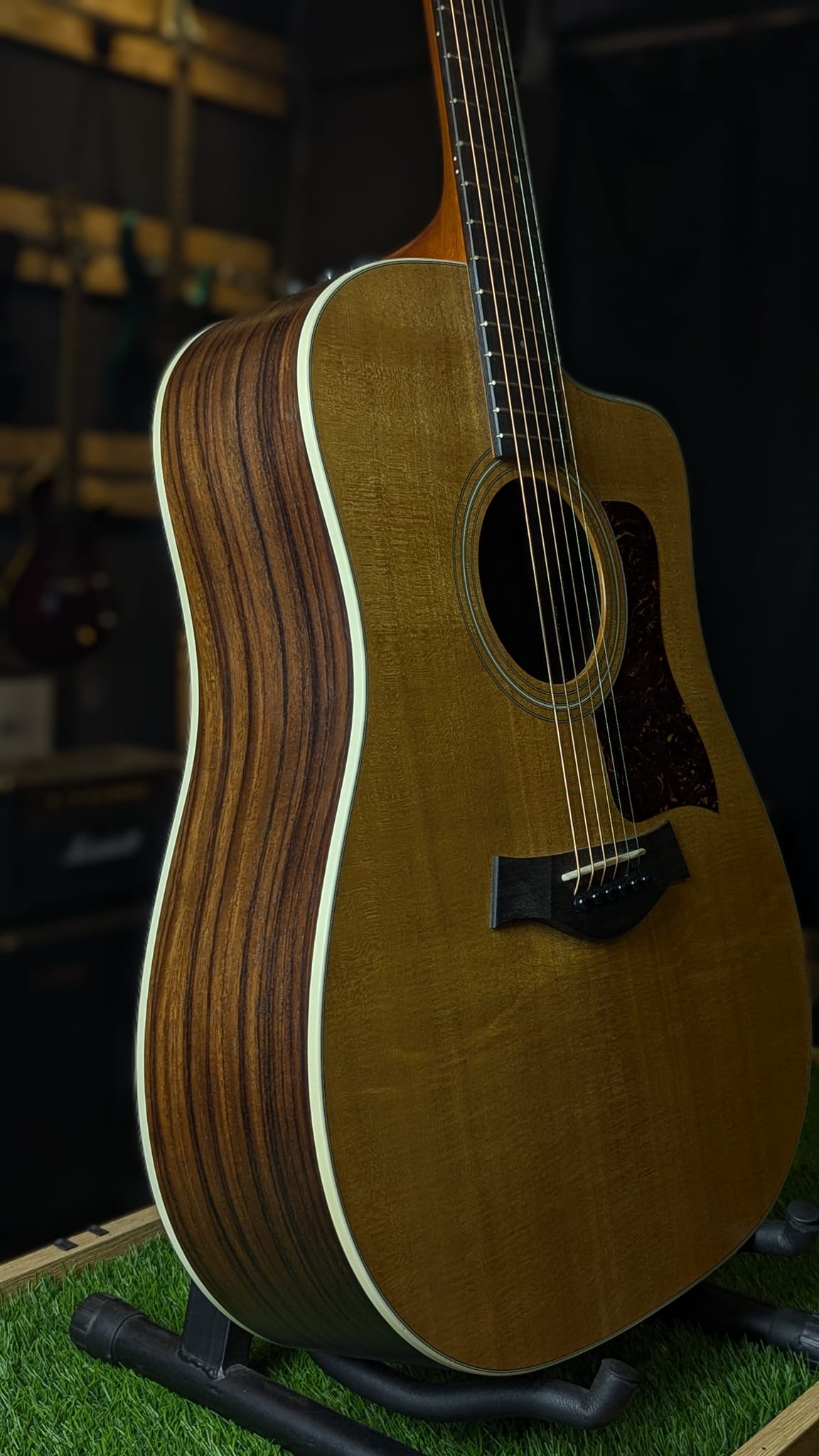 Taylor 210ce Dreadnought Acoustic Guitar with PICKUPS W/taylor Gig Bag (used)