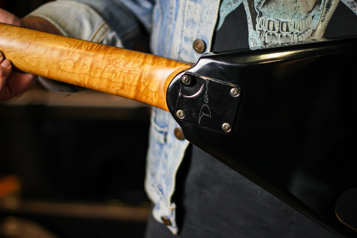 Dean Dave Mustaine VMNTX Electric Guitar Classic Black with Dean Flying V semi hardcase (USED)