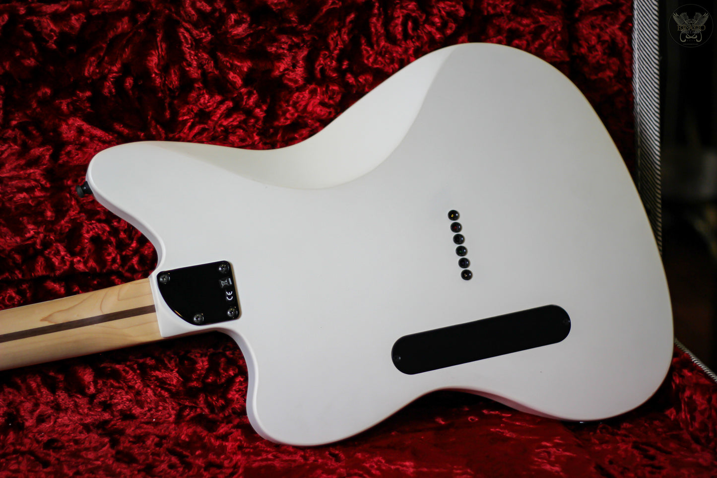 2019 FENDER JIM ROOT SIGNATURE JAZZMASTER V4 POLAR WHITE SATIN w FENDER BLACK TWEED HARDCASE (MINT)