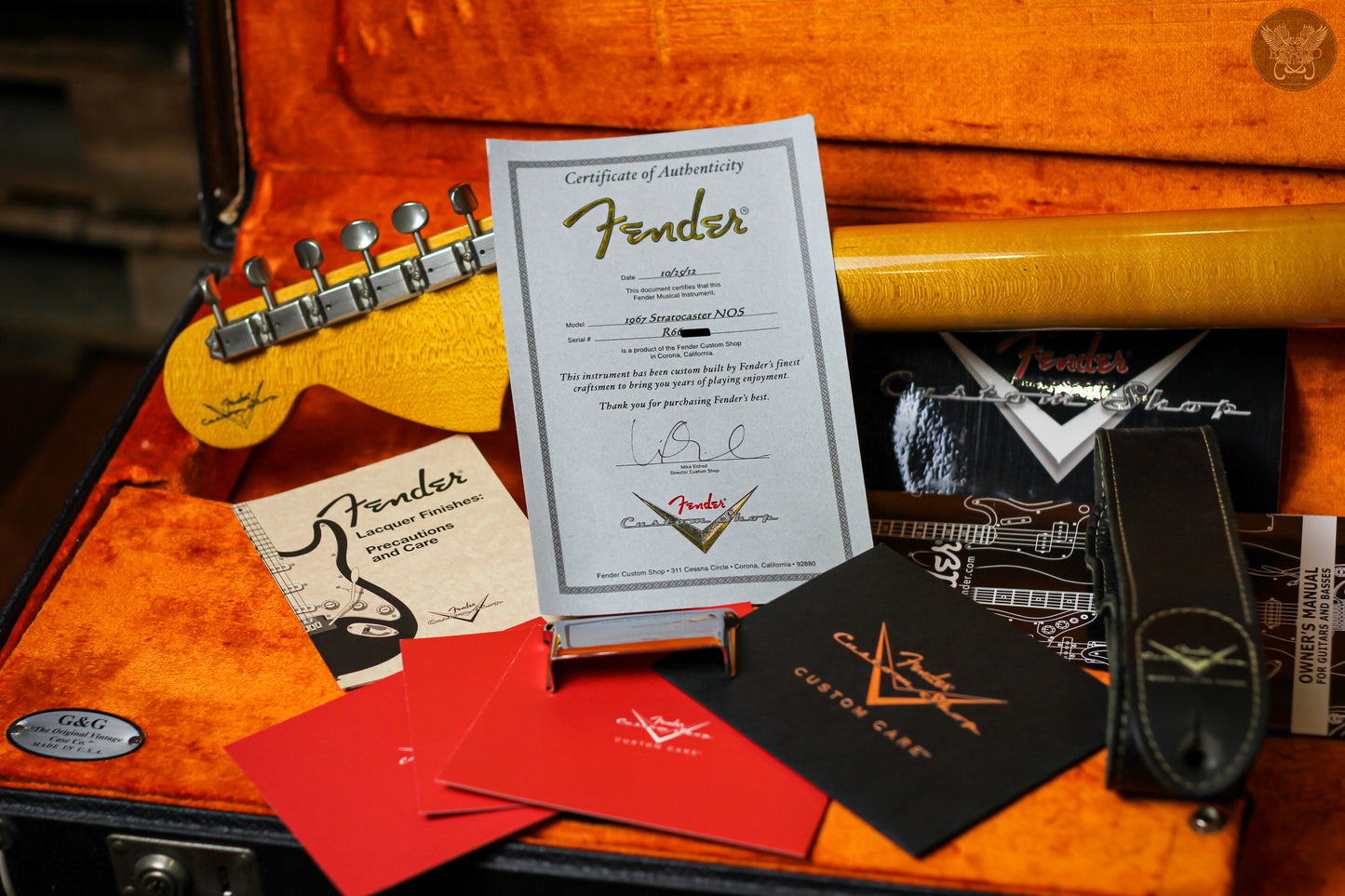 FENDER CUSTOM SHOP 1967 STRATOCASTER NOS LIGHT RELIC VINTAGE WHITE w FENDER G&G BLACK HARDCASE MADE IN USA (MINT)