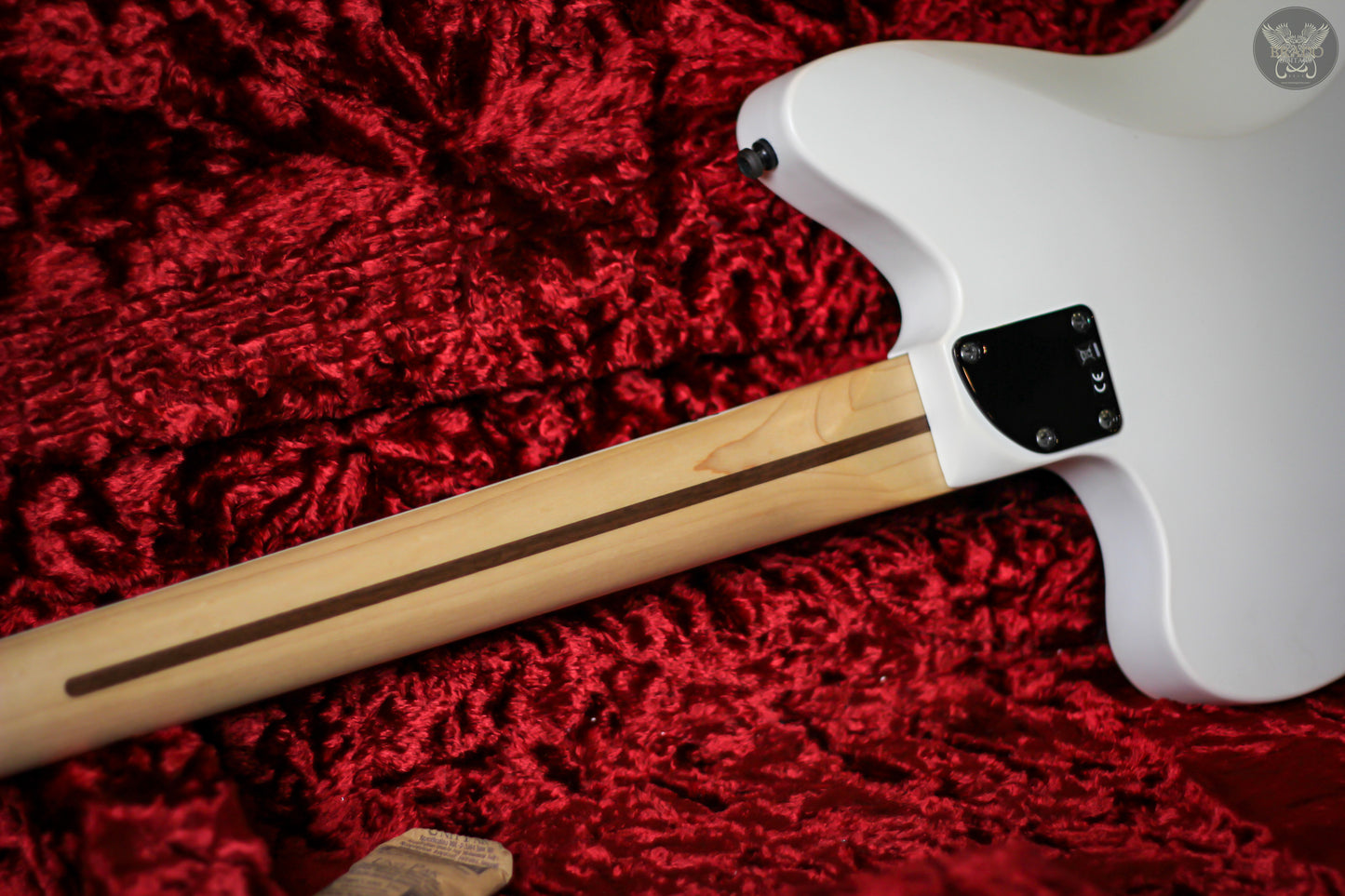 2019 FENDER JIM ROOT SIGNATURE JAZZMASTER V4 POLAR WHITE SATIN w FENDER BLACK TWEED HARDCASE (MINT)