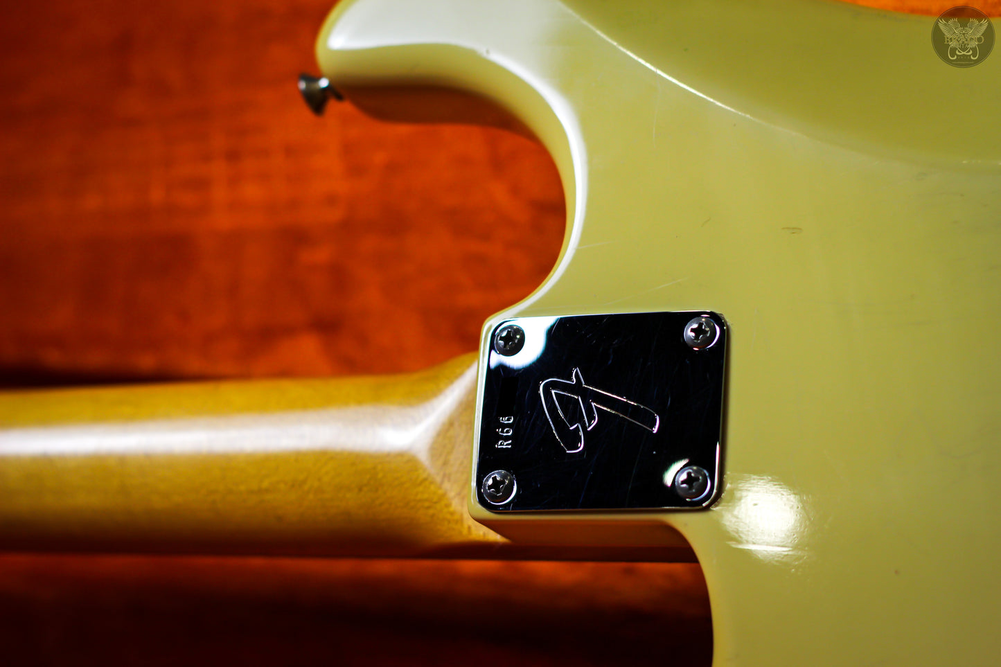 FENDER CUSTOM SHOP 1967 STRATOCASTER NOS LIGHT RELIC VINTAGE WHITE w FENDER G&G BLACK HARDCASE MADE IN USA (MINT)