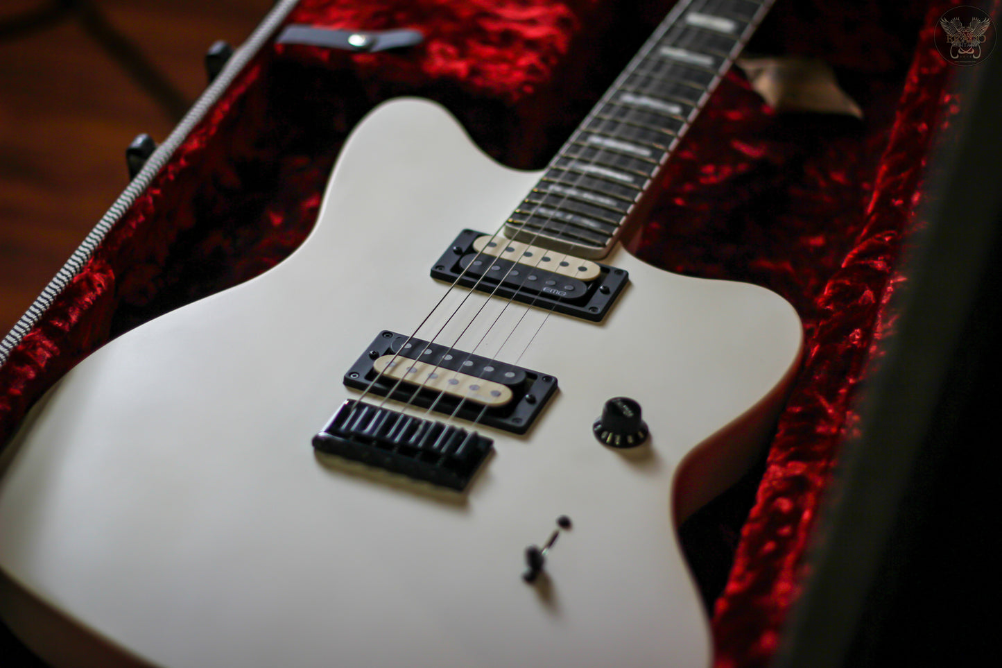 2019 FENDER JIM ROOT SIGNATURE JAZZMASTER V4 POLAR WHITE SATIN w FENDER BLACK TWEED HARDCASE (MINT)