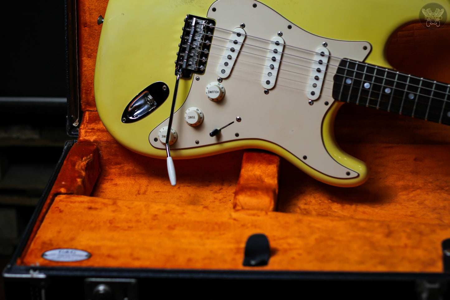 FENDER CUSTOM SHOP 1967 STRATOCASTER NOS LIGHT RELIC VINTAGE WHITE w FENDER G&G BLACK HARDCASE MADE IN USA (MINT)