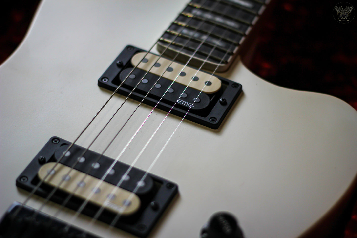 2019 FENDER JIM ROOT SIGNATURE JAZZMASTER V4 POLAR WHITE SATIN w FENDER BLACK TWEED HARDCASE (MINT)