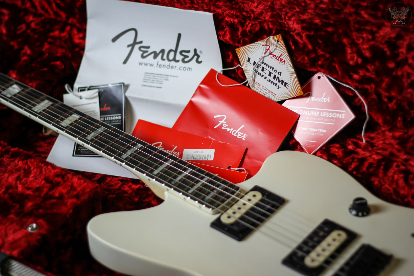 2019 FENDER JIM ROOT SIGNATURE JAZZMASTER V4 POLAR WHITE SATIN w FENDER BLACK TWEED HARDCASE (MINT)