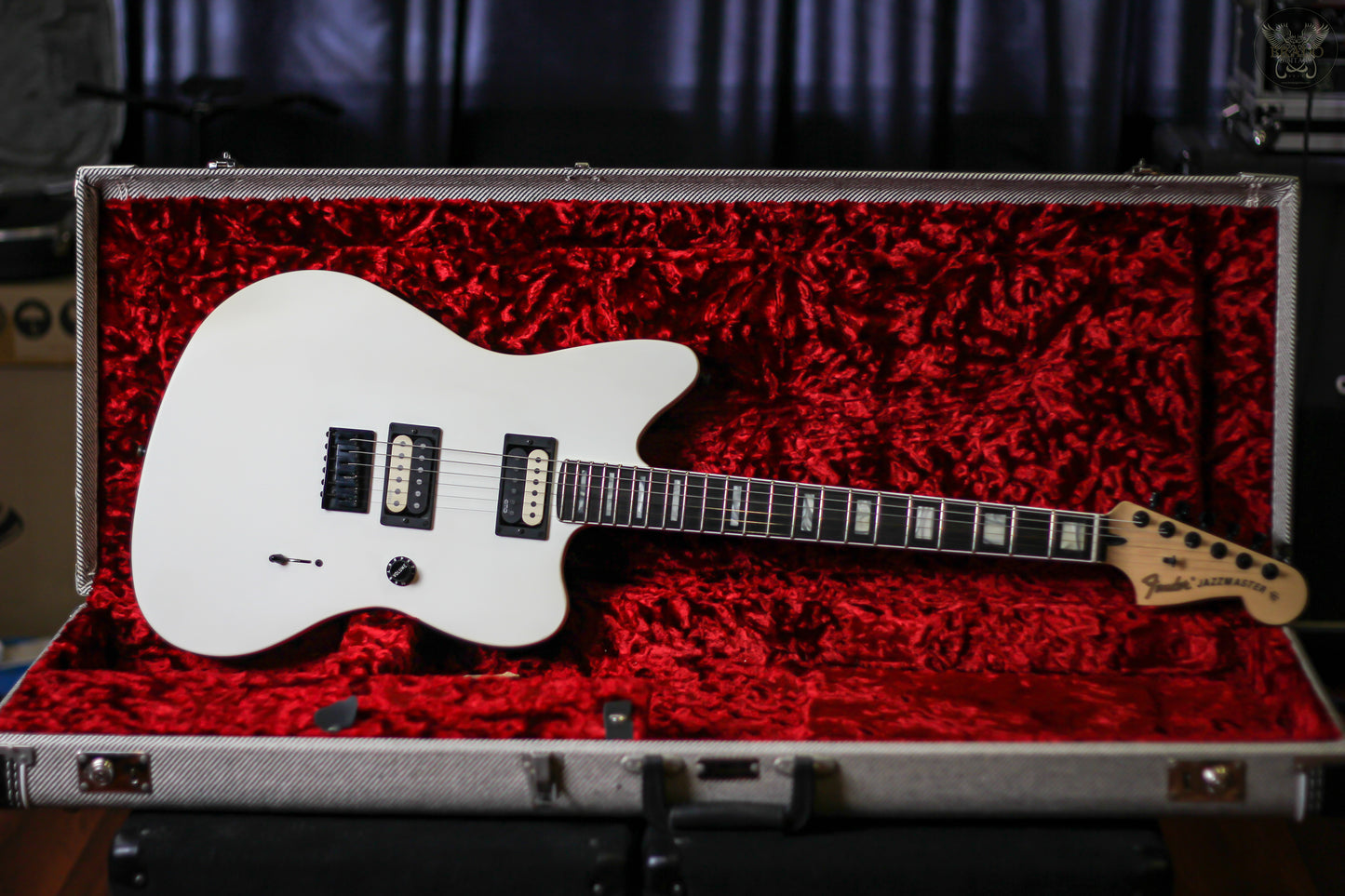 2019 FENDER JIM ROOT SIGNATURE JAZZMASTER V4 POLAR WHITE SATIN w FENDER BLACK TWEED HARDCASE (MINT)