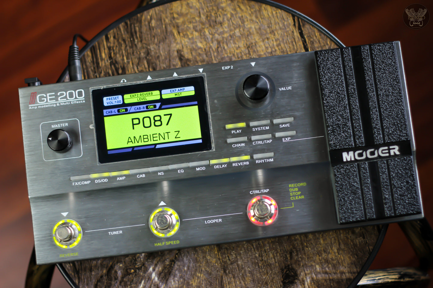 MOOER GE-200 MULTI EFFECTS PEDAL (MINT)