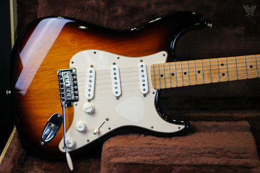 FENDER AMERICAN SPECIAL STRATOCASTER 2 TONE SUNBURST (USED)