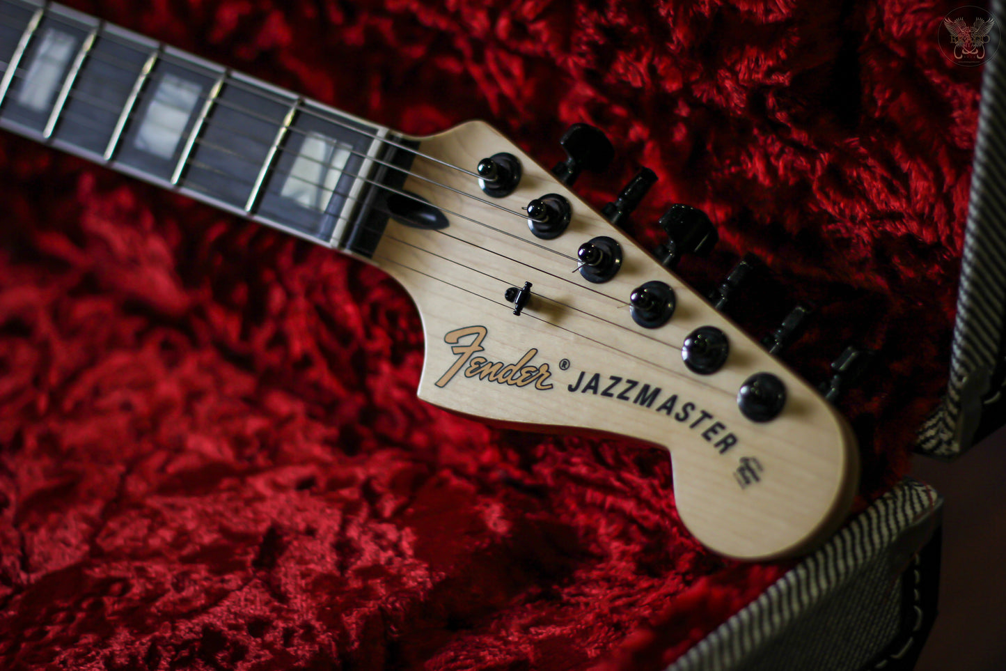 2019 FENDER JIM ROOT SIGNATURE JAZZMASTER V4 POLAR WHITE SATIN w FENDER BLACK TWEED HARDCASE (MINT)