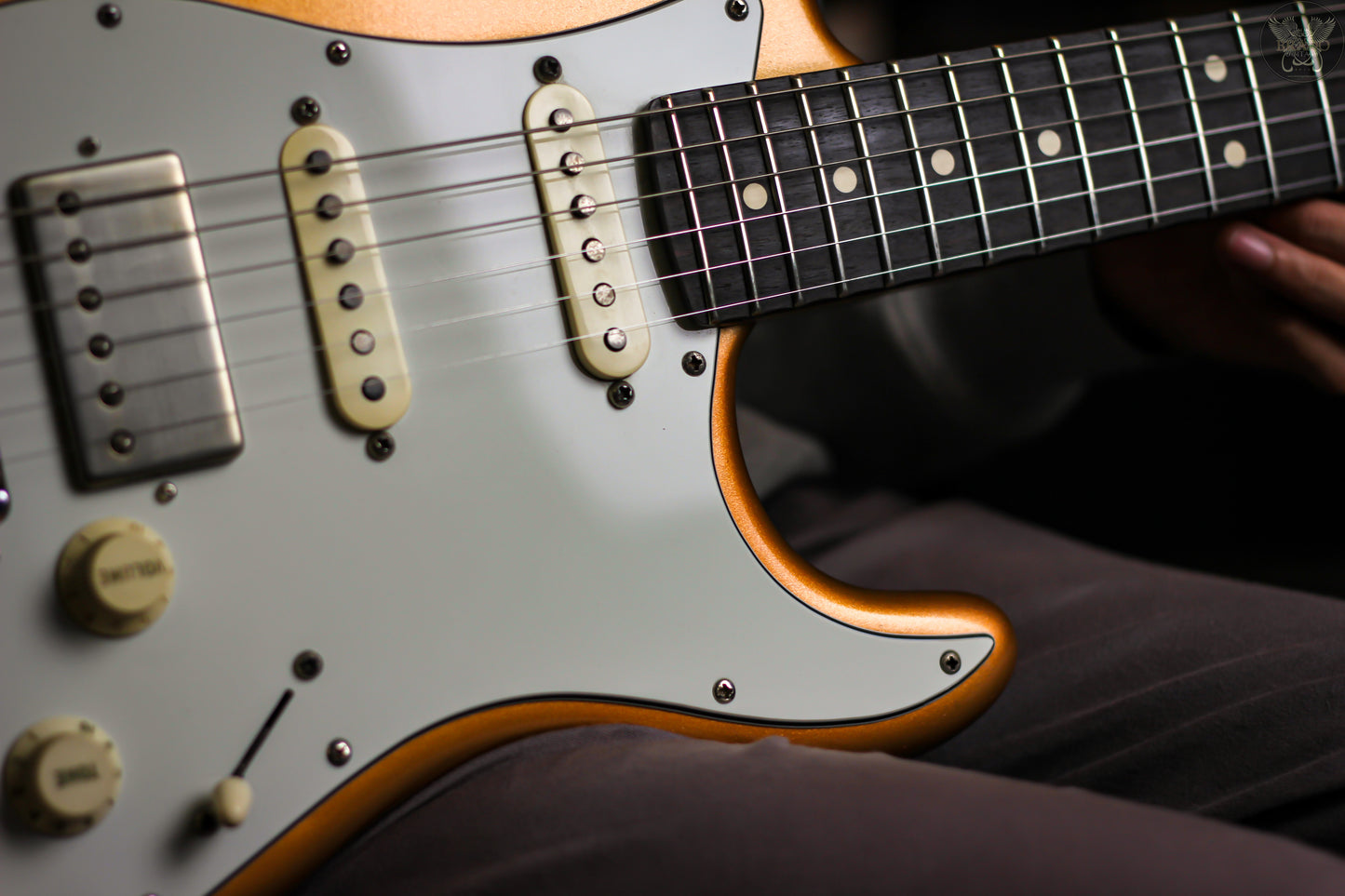 2009 FENDER AMERICAN STANDARD STRATOCASTER HSS FIREMIST GOLD w FENDER SKB HARDCASE MADE IN USA (USED)