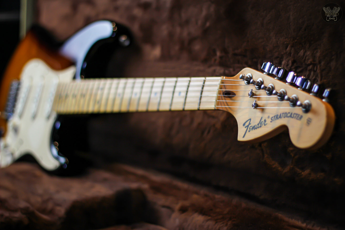 FENDER AMERICAN SPECIAL STRATOCASTER 2 TONE SUNBURST (USED)