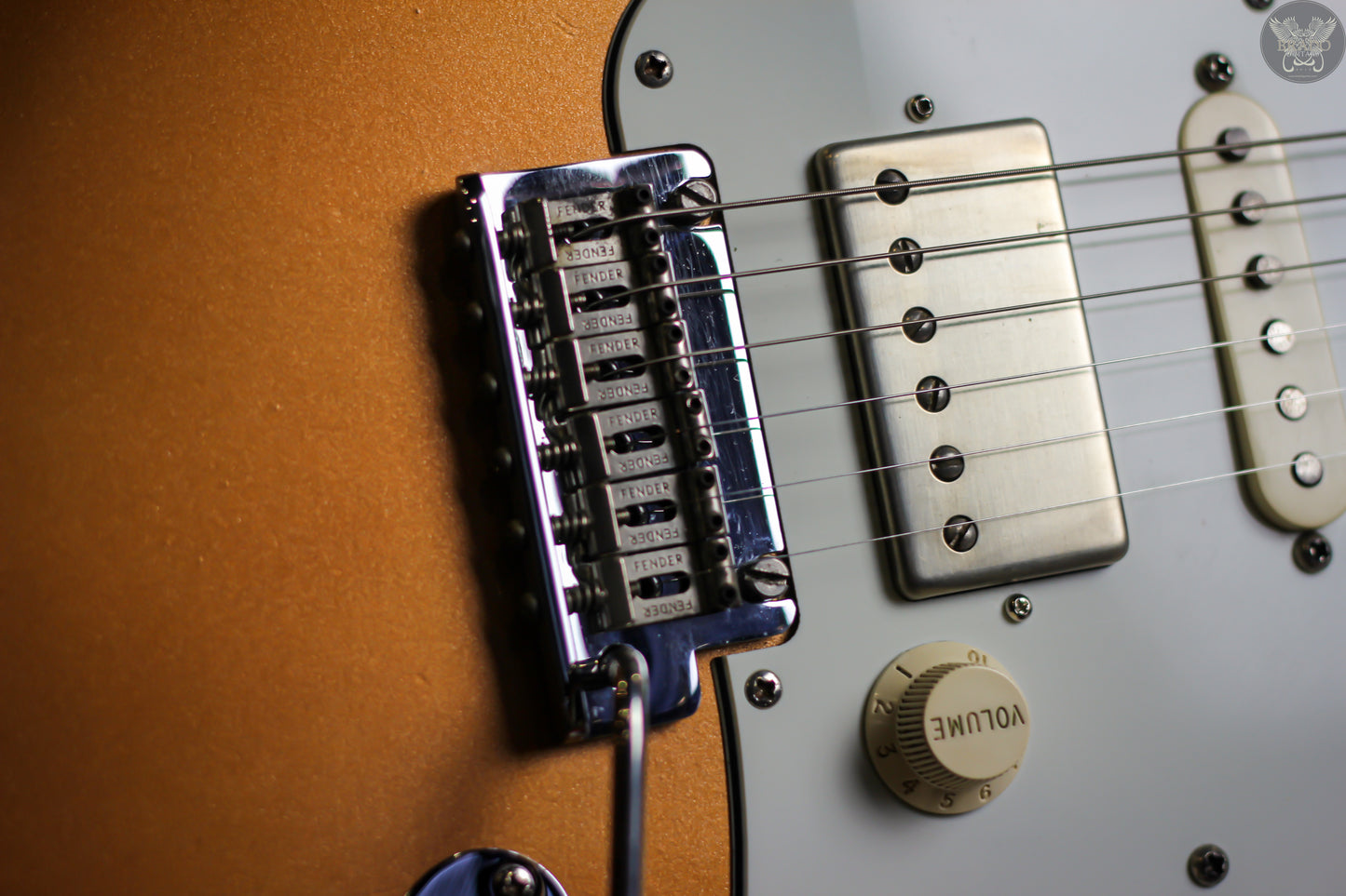 2009 FENDER AMERICAN STANDARD STRATOCASTER HSS FIREMIST GOLD w FENDER SKB HARDCASE MADE IN USA (USED)