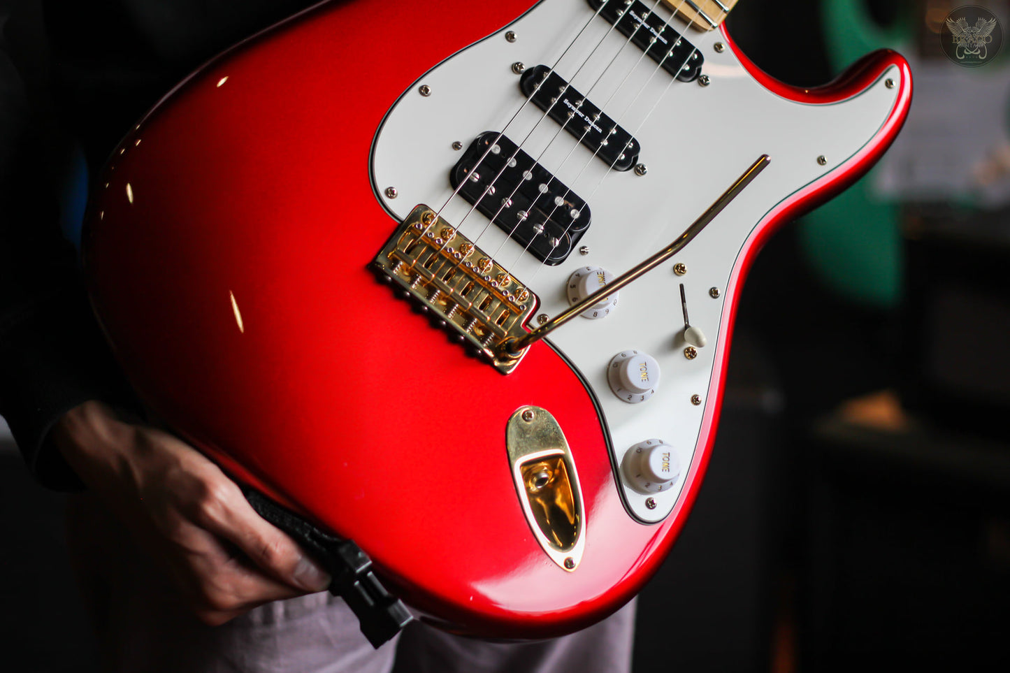 FENDER AMERICAN SPECIAL STRATOCASTER HSS CANDY APPLE RED MADE IN USA -HEAVY MODS (USED)