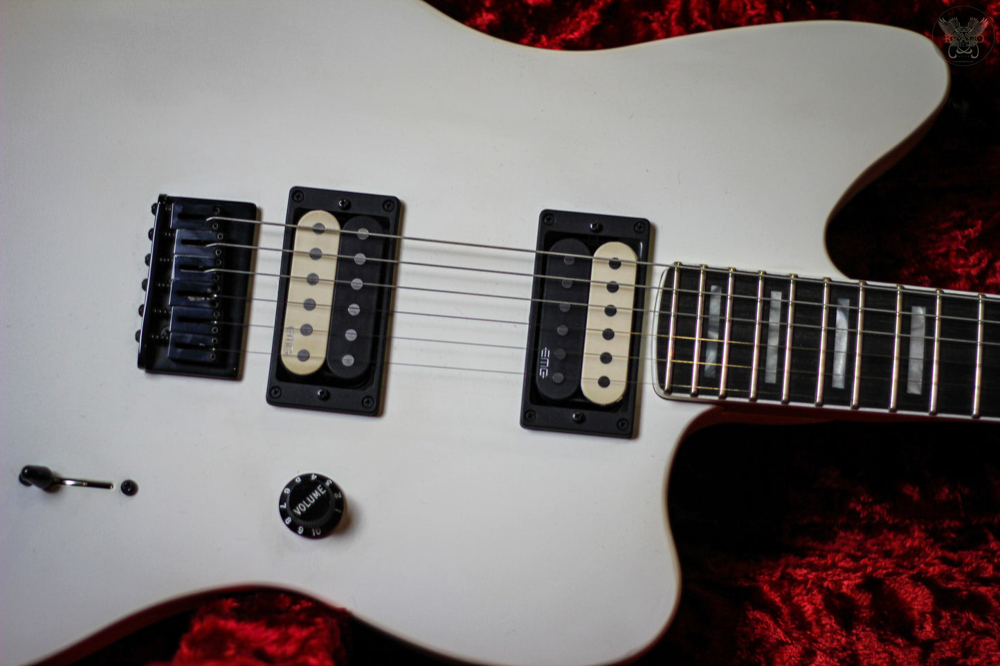 2019 FENDER JIM ROOT SIGNATURE JAZZMASTER V4 POLAR WHITE SATIN w FENDER BLACK TWEED HARDCASE (MINT)