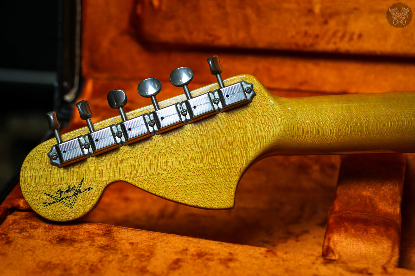 FENDER CUSTOM SHOP 1967 STRATOCASTER NOS LIGHT RELIC VINTAGE WHITE w FENDER G&G BLACK HARDCASE MADE IN USA (MINT)