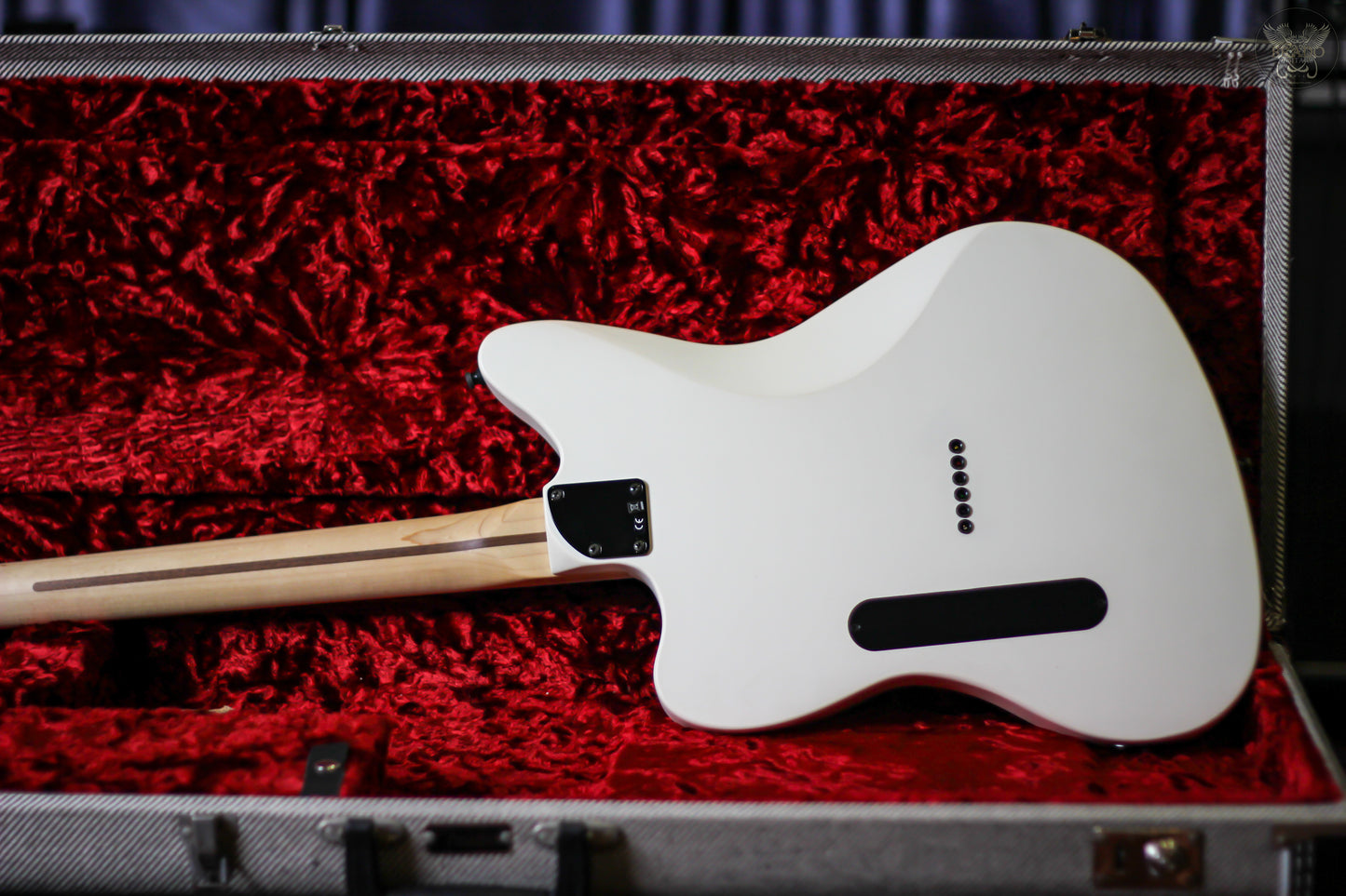 2019 FENDER JIM ROOT SIGNATURE JAZZMASTER V4 POLAR WHITE SATIN w FENDER BLACK TWEED HARDCASE (MINT)
