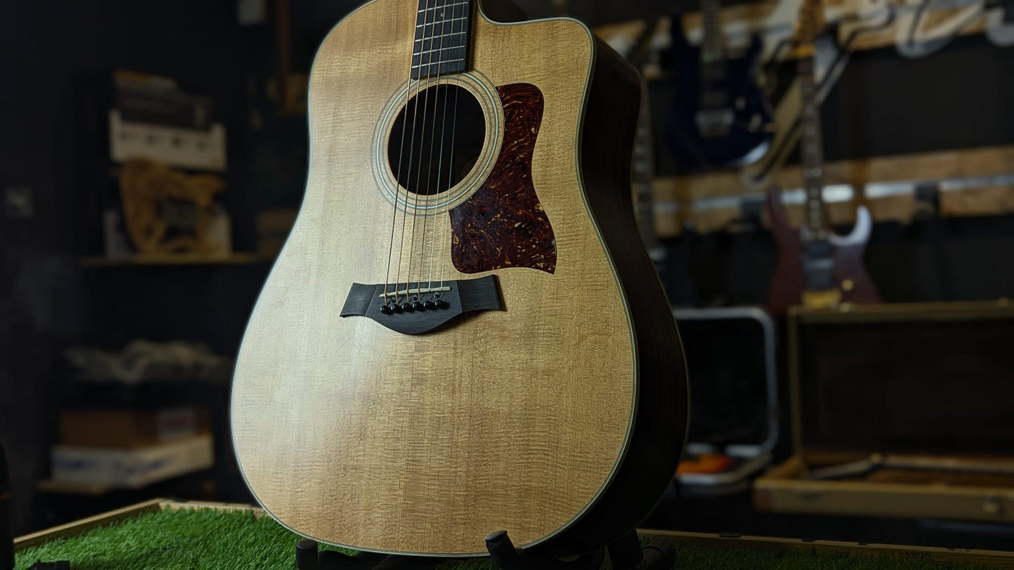 Taylor 210ce Dreadnought Acoustic Guitar with PICKUPS W/taylor Gig Bag (used)