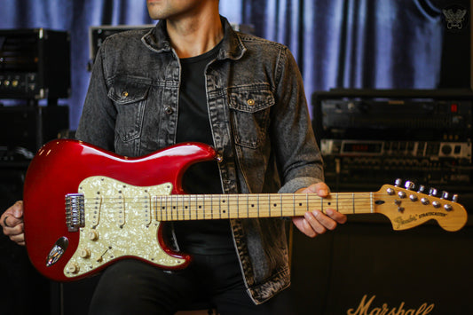 2013 FENDER DELUXE ROADHOUSE™ STRATOCASTER® SSS CANDY APPLE RED MADE IN MEXICO (USED)