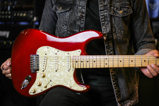 2013 FENDER DELUXE ROADHOUSE™ STRATOCASTER® SSS CANDY APPLE RED MADE IN MEXICO (USED)