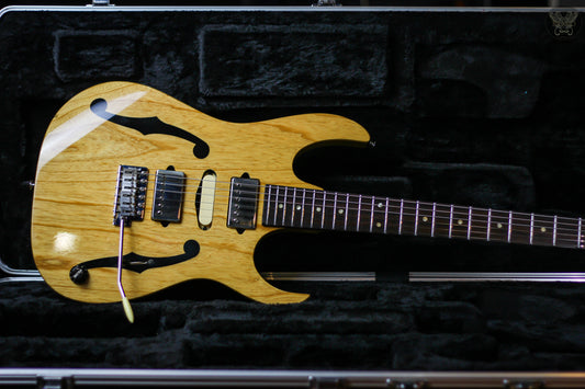 IBANEZ PREMIUM PGM80P-NT PAUL GILBERT SIGNATURE GUITAR W IBANEZ PREMIUM C/F HCASE MADE IN INDONESIA (USED)
