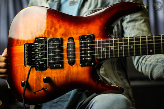 **RARE** 1990 SQUIER H.M. V ANTIQUE BURST w ORIGINAL SQUIER HARDCASE MADE IN KOREA (USED)