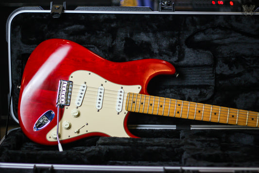 2003 FENDER HIGHWAY ONE™ STRATOCASTER® MAPLE FINGERBOARD CRIMSON RED TRANSPARENT MADE IN USA (USED)