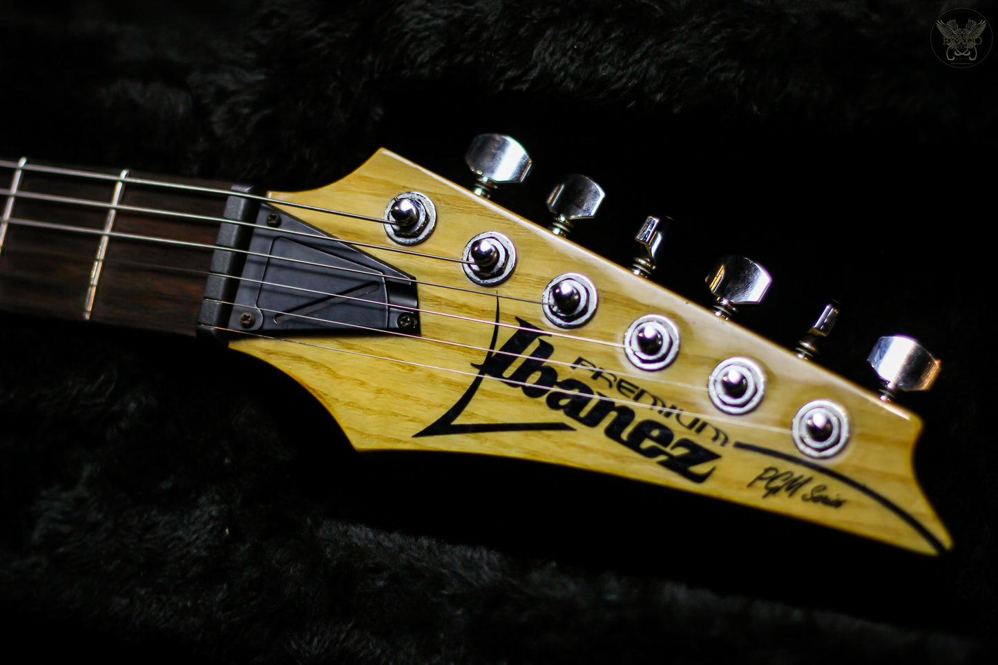 IBANEZ PREMIUM PGM80P-NT PAUL GILBERT SIGNATURE GUITAR W IBANEZ PREMIUM C/F HCASE MADE IN INDONESIA (USED)
