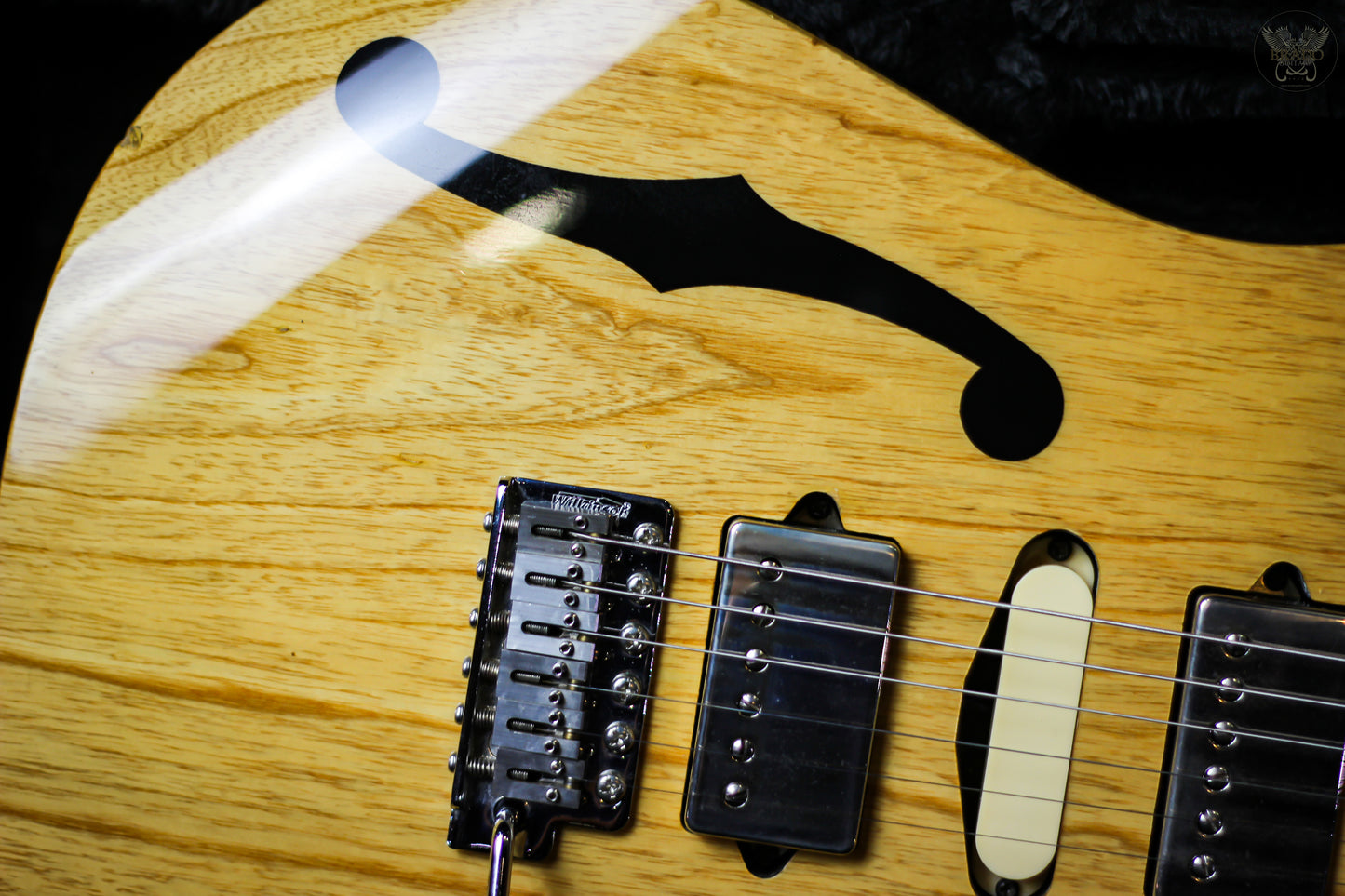 IBANEZ PREMIUM PGM80P-NT PAUL GILBERT SIGNATURE GUITAR W IBANEZ PREMIUM C/F HCASE MADE IN INDONESIA (USED)