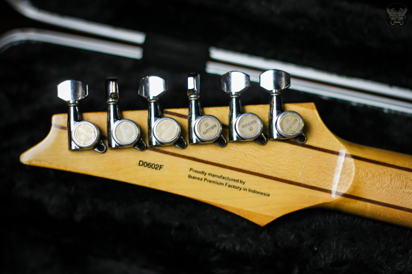 IBANEZ PREMIUM PGM80P-NT PAUL GILBERT SIGNATURE GUITAR W IBANEZ PREMIUM C/F HCASE MADE IN INDONESIA (USED)
