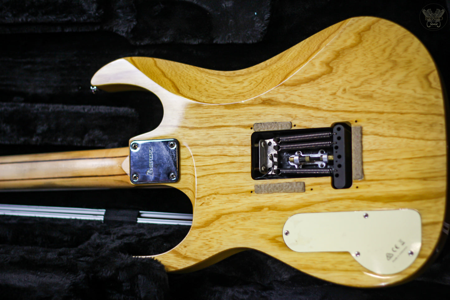 IBANEZ PREMIUM PGM80P-NT PAUL GILBERT SIGNATURE GUITAR W IBANEZ PREMIUM C/F HCASE MADE IN INDONESIA (USED)