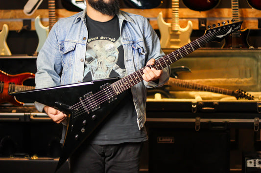 Dean Dave Mustaine VMNTX Electric Guitar Classic Black with Dean Flying V semi hardcase (USED)