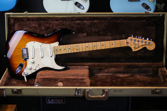 FENDER AMERICAN SPECIAL STRATOCASTER 2 TONE SUNBURST (USED)