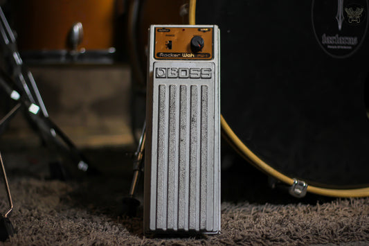 *RARE* VINTAGE BOSS ROCKER WAH PW-1 WAH PEDAL MADE IN JAPAN (USED)