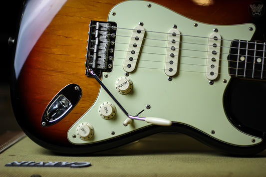 2008 FENDER AMERICAN VINTAGE '62 REISSUE (AVRI) STRATOCASTER 3 COLOR SUNBURST MADE IN USA (USED)